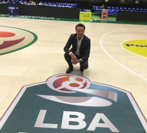 Patron Dalla Riva posa sulla sua ultima creazione accanto al logo di Legabasket organizzatrice della Final Eight 2017